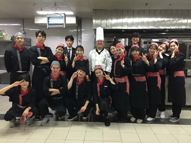 Group photo of special courses for international students