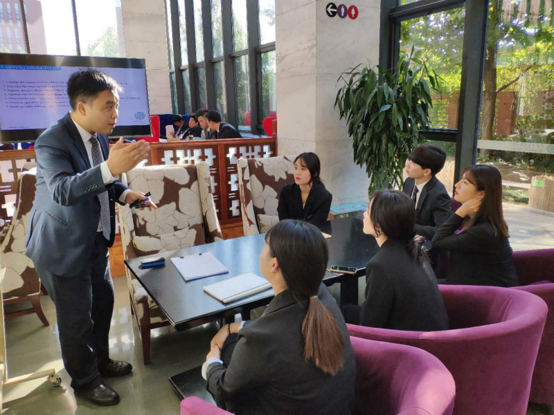 Mr. Sun Hao gave an explanation of the front desk courses to international students