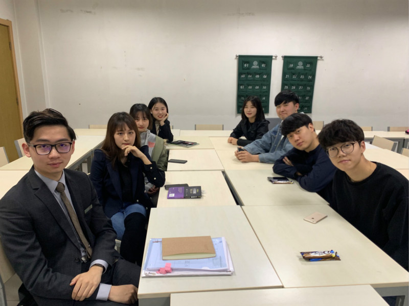 The left row is the foreign student's language partner, the right row is the foreign student