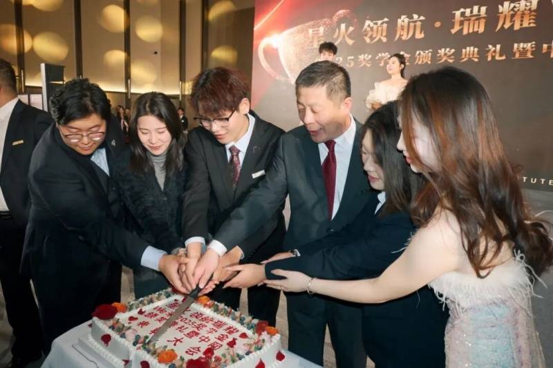 1764076243_36643882897415325698.jpg 640.jpg